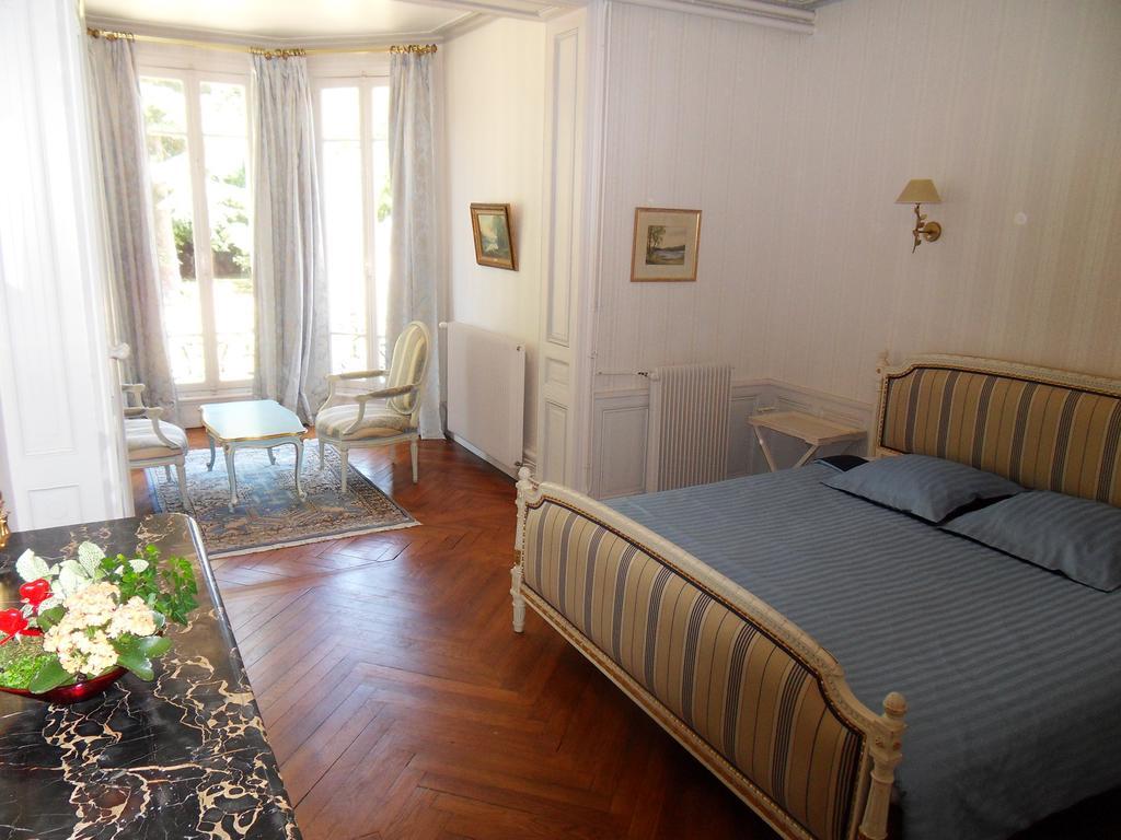 Chateau De La Motte Noailly Room photo
