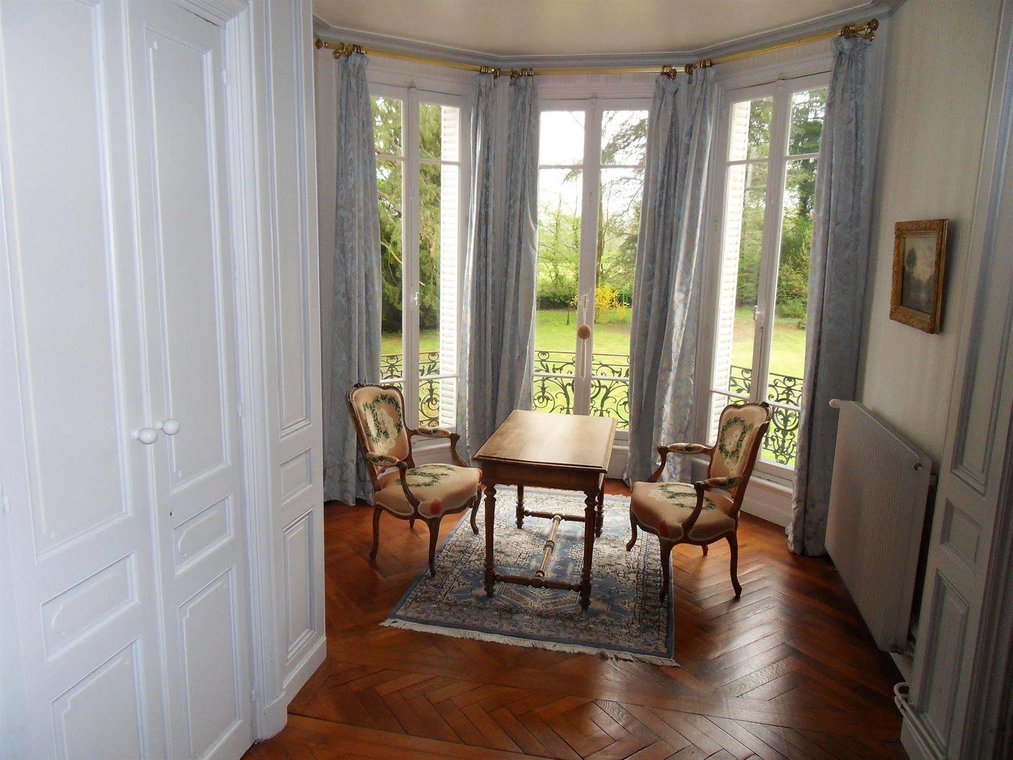 Chateau De La Motte Noailly Exterior photo