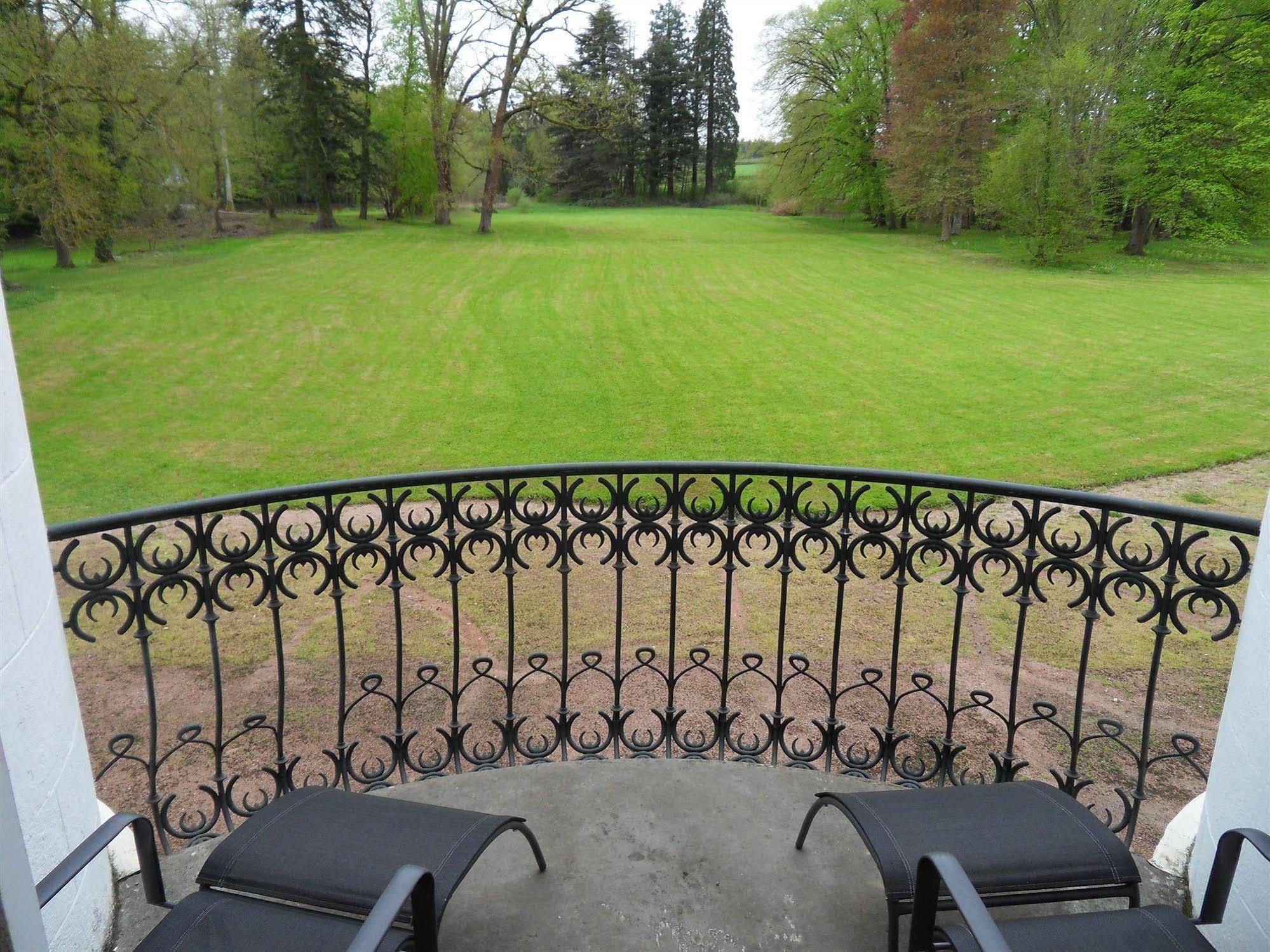 Chateau De La Motte Noailly Exterior photo